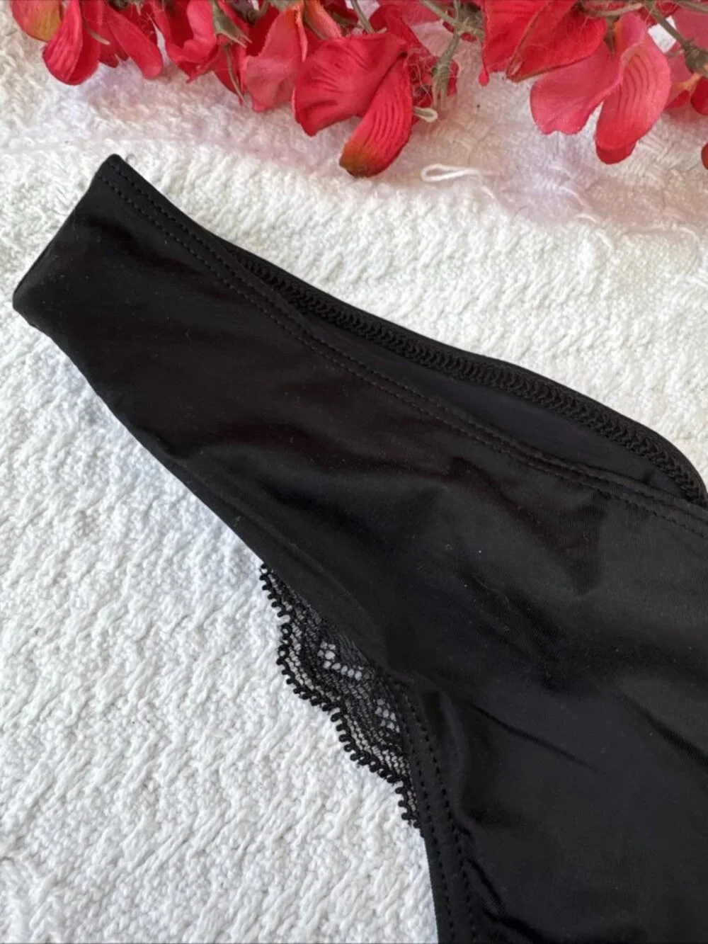 VICTORIA'S SECRET L VERY SEXY BLACK SILKY LACE THONG PANTIES GOLD V SIDE NWT - Picture 2 of 7